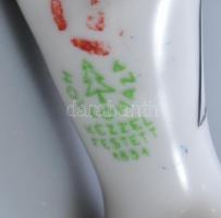 Hollóházi porcelán harmonikás kisfiú, kézzel festett, jelzett, hibátlan , m: 14,5 cm