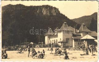 Tusnád-fürdő, Tusnad-Bai, Baile Tusnad; strand, fürdőzők, napozók. Foto Adler Oscar / beach, bathers, sunbathing + 1940 Sepsiszentgyörgy visszatért So. Stpl.