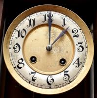 Braunswetter János Szeged felesütős, ingajáratos falióra XX: sz. eleje. Zárható szekrénnyel kulcs né...