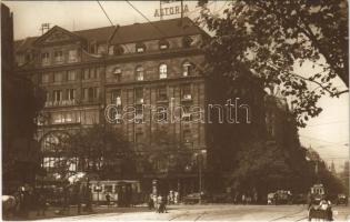 Budapest V. Astoria szálló, villamosok, Glass Viktor üzlete, Magyar leszámítoló és pénzváltó bank
