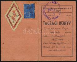 1945-1946 Szociáldemokrata Párt tagsági könyve, tagsági bélyegekkel.