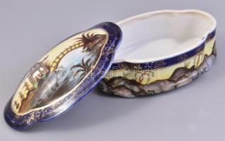 Cseh bonbonier, részben kézzel festett, jelzett, kis kopásnyomokkal, 15×11×7 cm