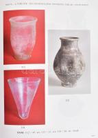 H. Kelemen Márta: Solva - Esztergom későrómai temetői. Bp., 2008, Magyar Nemzeti Múzeum. 553 p. Feke...