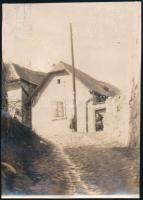 cca 1925 Budapest, Tabán, Holdvilág utcai, fotó sérülésekkel, 17×12 cm