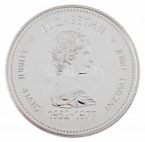 Kanada 1977. 1$ Ag Ezüstjubileum / II. Erzsébet eredeti tokban T:1 ujjlenyomat  Canada 1977. 1 Dollar Ag Silver Jubilee / Elizabeth II in original case C:UNC fingerprint Krause KM#118