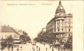 Budapest VIII. Kerepesi út (mai Rákóczi út 1.), Életbiztosító részvénytársaság, villamosok. A szemben lévő épület a századforduló előtt csak egy szintes volt
