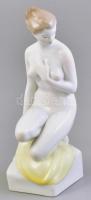 Hollóházi porcelán térdelő akt, kézzel festett, jelzett, hibátlan, m: 29 cm