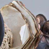 Zsidó rabbi. Mázas kerámia, a könyv papírból. kézzel festett, jelzés nélkül, hibátlan