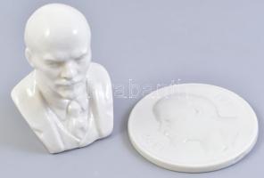 Lenin porcelán büszt + plakett. Jelzés nélkül. Hibátlan m: 9,5 cm, d: 8,5 cm