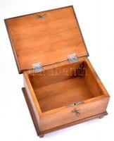 Kulcsos ládika. Politúrozott fa. 17x23x14 cm XIX. sz. vége