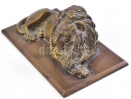 Bronz oroszlános levélnehezék. Jelzés nélkül. h: 14 cm, m: 7 cm