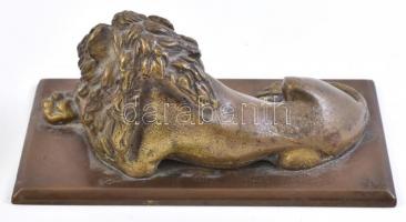 Bronz oroszlános levélnehezék. Jelzés nélkül. h: 14 cm, m: 7 cm