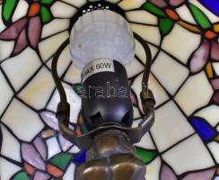 Bronzírozott fém asztali lámpa Tiffany jellegű ólomüveg lámpaburával m: 43 cm d: 26 cm