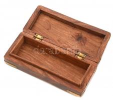 Faragott fa ládika. Réz berakással. 17x7x4 cm