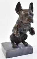 Ülő francia buldog kutya bronz szobor. Műkő talapzaton 11 cm