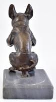 Ülő francia buldog kutya bronz szobor. Műkő talapzaton 11 cm