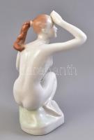 Aquincum porcelán kémlelő akt, kézzel festett, jelzett, hibátlan, m: 20,5 cm