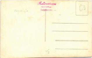 Salgótarján, vendéglő belső, italozó férfiak. Malinovicsné fényképész, photo