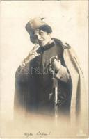 1917 Cigarettázó hölgy katona / Female soldier smoking a cigarette
