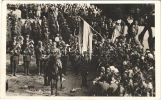 1938 Ipolyság, Sahy; bevonulás, katonai zenekar, magyar zászló. Az Est fotó / entry of the Hungarian troops, military music band, Hungarian flag