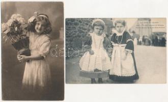 19 db RÉGI gyerek motívum képeslap vegyes minőségben / 19 pre-1945 children motive postcards