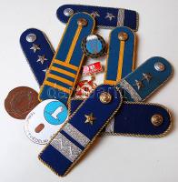 11 darab jelvény és vállap a Kádár korból