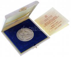 Vatikán 1994. "II. János Pál pápa / Család éve" jelzett Ag emlékérem, peremen számozott &q...