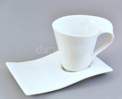 Teás bögre hozzá tartozó tállal, fehér mázas, jelzés nélkül, kisebb kopásnyomokkal