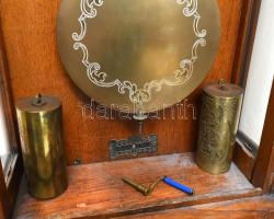 Nagy méretű felesütős, igajáratos falióra, szép tokkal, fazettált üvegekkel, vésett réz számlapokkal...