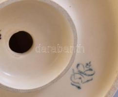 Hummel kerámia éneklő kislány, kézzel festett, jelzett, kis kopásnyomokkal, m: 12 cm