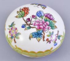 Herendi Viktória mintás porcelán bonbonier, kézzel festett (amatőr festés?), jelzett, kis kopásnyomokkal, d: 7,5 cm