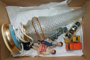 Vegyes bolhapiac tétel: asztali lámpa, matchboxok, bűvös golyó...