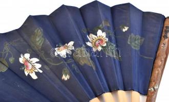 Régi textil/fa legyező, gróf Hugonnai Vilma orvosnő hagyatékából, "HV" monogramos díszítés...