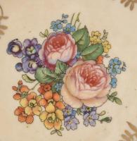 Oscar Schlegelmilch porcelán dísztálka, matricás virág díszítménnyel, aranyozott széllel, apró csorb...