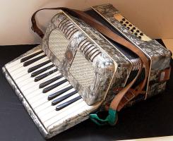 Weltmeister tangóharmonika keménytokkal