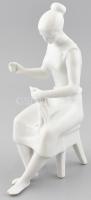 Hollóházi porcelán paprikát fűző nő, fehér mázas, jelzés nélkül, formaszámmal, tarkóján (gyári?) repedéssel, kopásnyomokkal, m: 25 cm