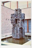 Koczog Ákos: Kerámia, porcelán, üveg. Mai magyar iparművészet. Bp., Képzőművészeti Alap Kiadóvállala...