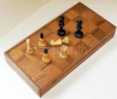 Sakk készlet (1 királynő helyett bástya van)