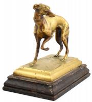 Bronz agár kisplasztika, fa talapzaton, kopott, farka végén kis törés. m: 17,5 cm