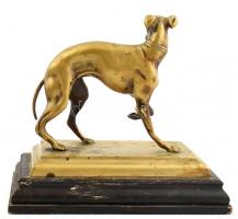 Bronz agár kisplasztika, fa talapzaton, kopott, farka végén kis törés. m: 17,5 cm