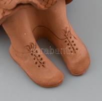 Illár Erzsébet (1940- ): Anya gyermekével. Égetett agyag, jelzett, jó állapotban, m:20 cm