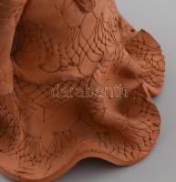 Illár Erzsébet (1940- ): Anya gyermekével. Égetett agyag, jelzett, jó állapotban, m:20 cm