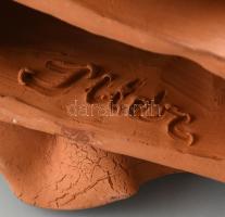 Illár Erzsébet (1940- ): Anya gyermekével. Égetett agyag, jelzett, jó állapotban, m:20 cm