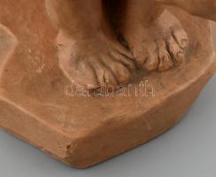 Ülő jeges medve, terakotta, 1920 körül, tervezte : Markup Béla, jelzés nélkül, apróbb csorbákkal. m:...