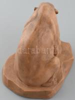 Ülő jeges medve, terakotta, 1920 körül, tervezte : Markup Béla, jelzés nélkül, apróbb csorbákkal. m:...