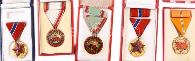 11db-os kitüntetés tétel, benne több "A Haza Szolgálatáért Érdemérem", "Közbiztonsági...