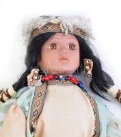 Indián porcelán baba népviseletben, korának megfelelő állapotban, m: 40 cm