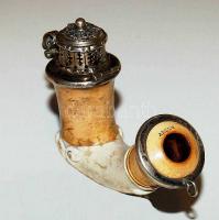 XIX. század vége Adler faragott tajtékkő pipa, ezüst szerelékkel, eredeti tokkal m: 10 cm + korabeli pipatisztító