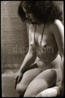 cca 1975 Necces, Vincze János (1922-1999) kecskeméti fotóművész hagyatékából 4 db vintage NEGATÍV aktfelvétel, 36x24 mm