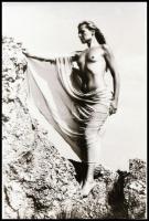 Aktmodellek szépségversenye, több fotómodellről, különböző időpontokban és eltérő helyszíneken készü...